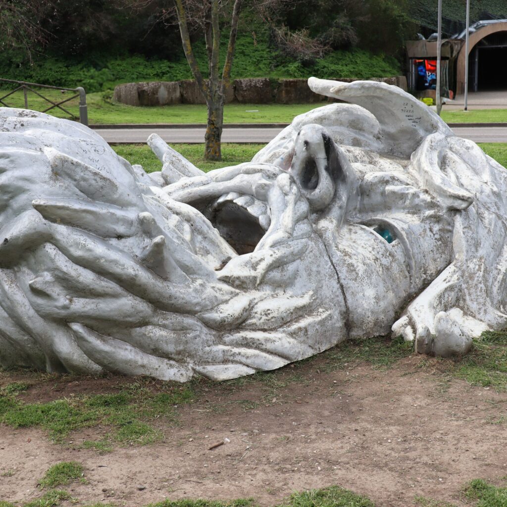 viterbo sculpture on the ground