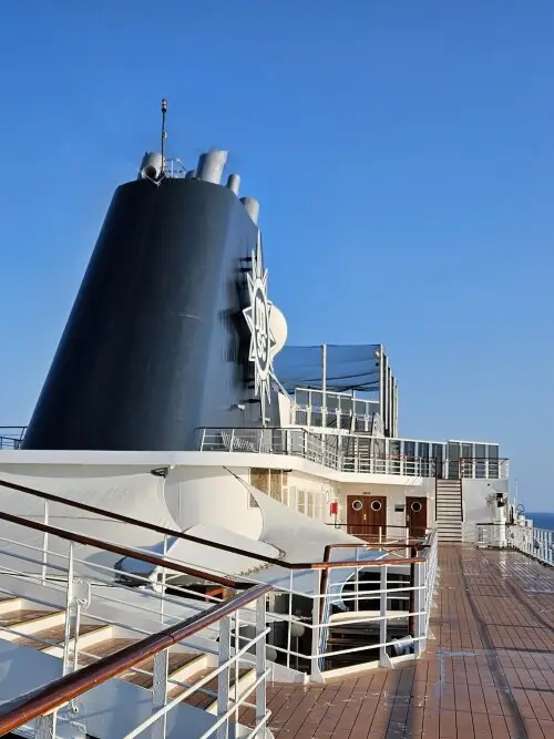 Cruise Ship Travel : A Vacation Experience